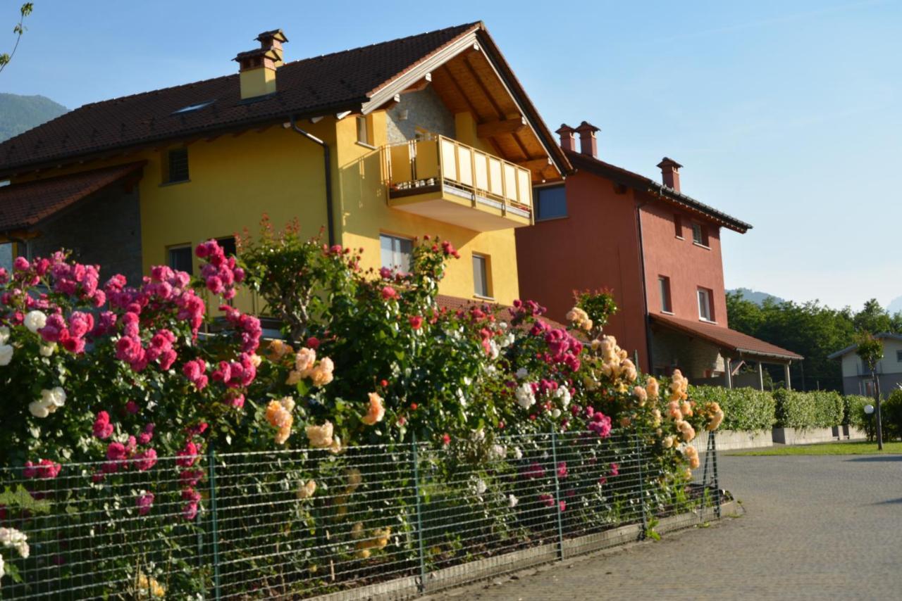 Residence Girasole Casa Rossa A Colico Bagian luar foto