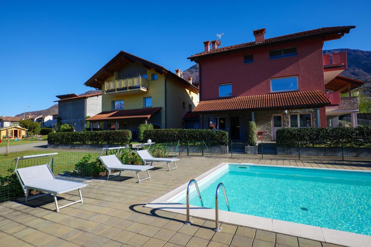 Residence Girasole Casa Rossa A Colico Bagian luar foto