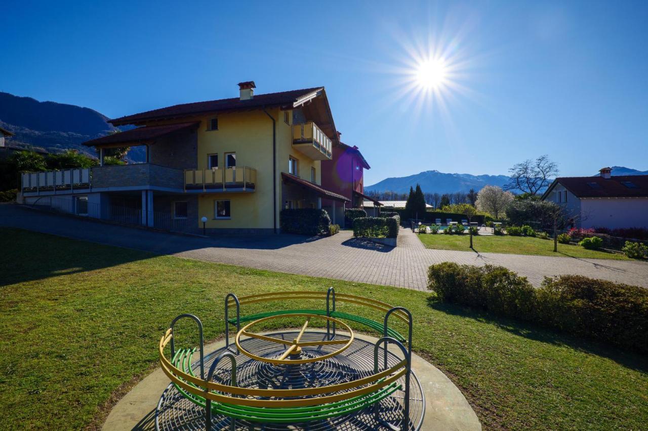 Residence Girasole Casa Rossa A Colico Bagian luar foto